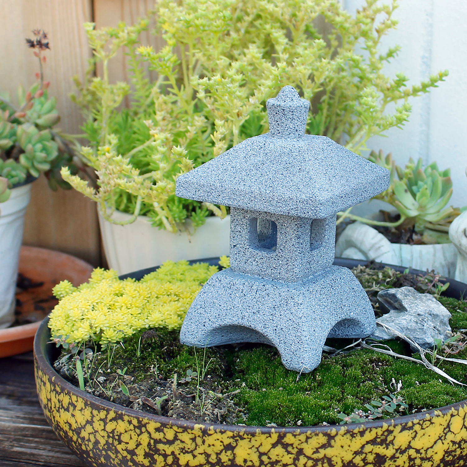 Japanese Lantern Pagoda Statue - Bonsai Garden In Japan avaliação e preço